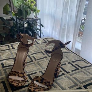 LEOPARD PRINT HEELS 7.5 WOMENS